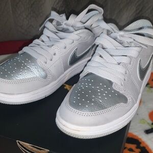 Jordan 1 Retro Low OG Little Boy Size 1